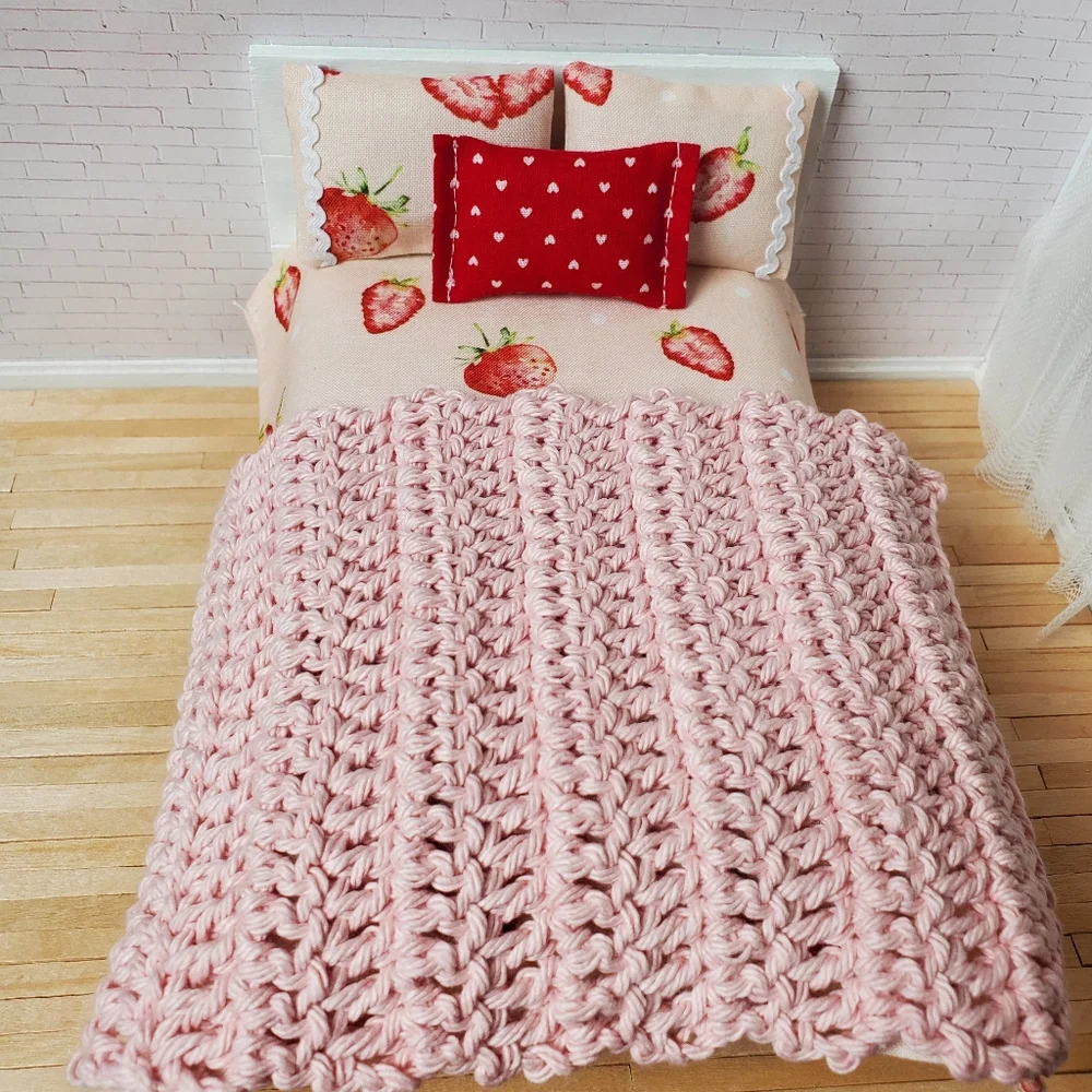 Miniature Dollhouse Pink Crochet Throw Blanket 1:12 Scale Maileg